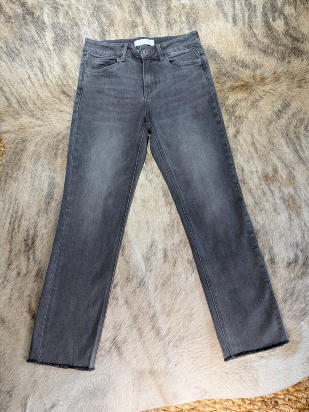 Vervet Gray Cropped Jeans Raw Hem Straight Leg Size 26